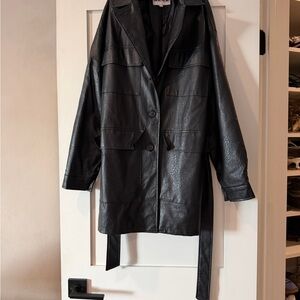 Elegant Black Leather Women's Jacket